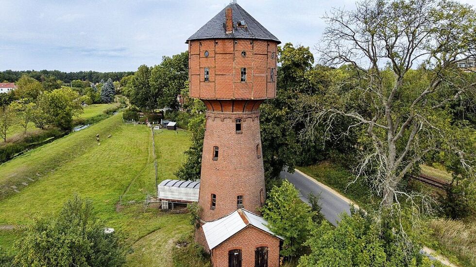 Der ehemalige Wasserturm Rothenburg wird versteigert. 
