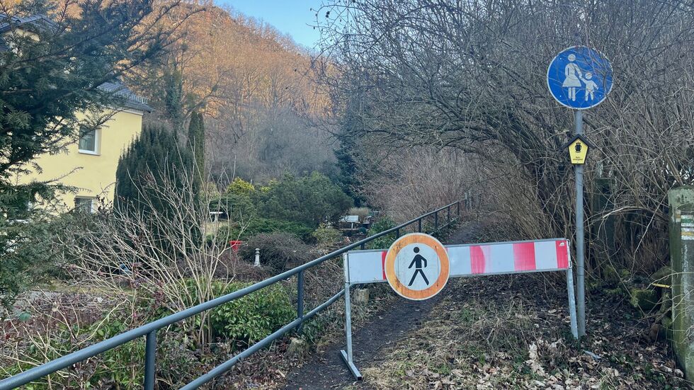 Seit 2010 ist der Weg gesperrt, darf (eigentlich) nicht begangen werden