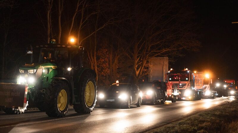 Dichter Verkehr am Morgen rund um Radeburg