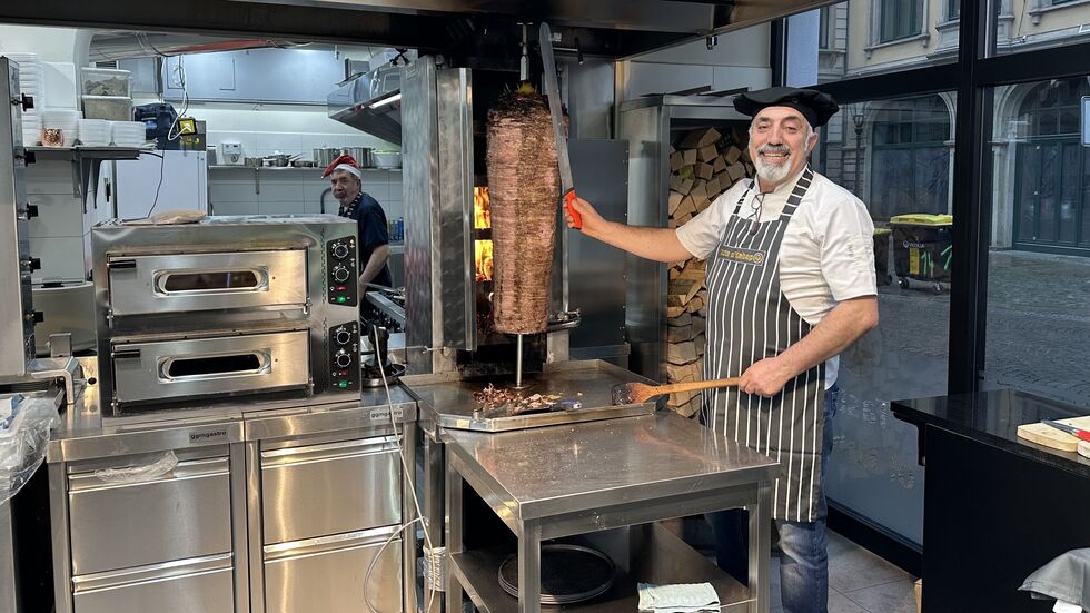 Mehmet Kaplan an seinem Dönergrill.