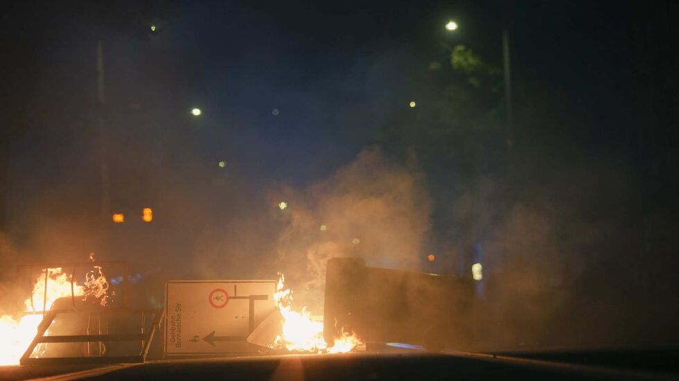 Bereits vor dem eigentlichen "Tag X" ist es in der Nacht auf Samstag am Wiedebachplatz zu schweren Ausschreitungen gekommen. Bereits vor dem eigentlichen "Tag X" ist es in der Nacht auf Samstag am Wiedebachplatz zu schweren Ausschreitungen gekommen.