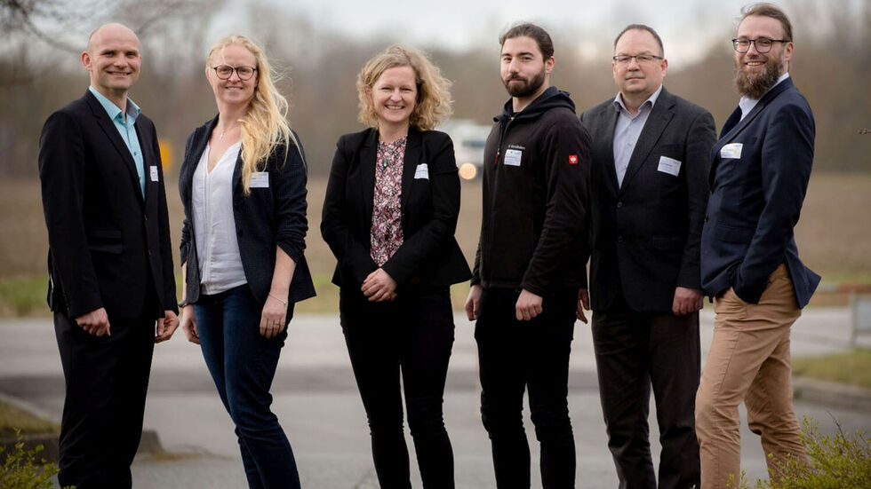 v.l.n.r. Prof. Dr. Martin Gräbner (TU BAF) Dr. Claudia Kirsten (DBFZ), Jenny Stukenbrock (CBC), Nikolaus Manolikakes (DBFZ), Dr. Felix Baitalow (TU BAF), Dr. Markus Piechotka (mele).