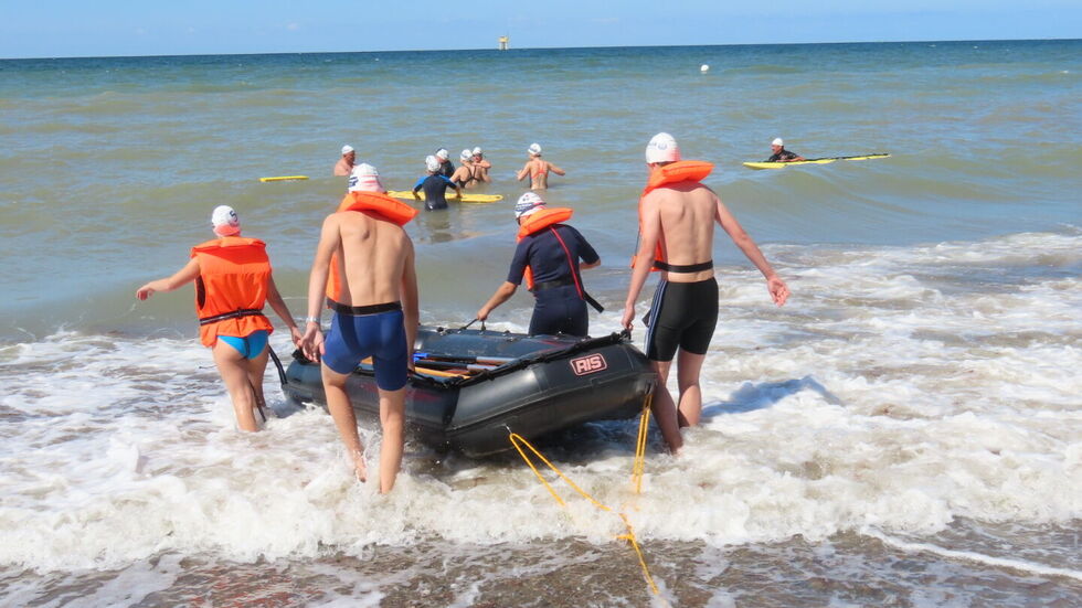 Mit dem Schlauchboot zur Einsatz-Übung in die Ostsee.