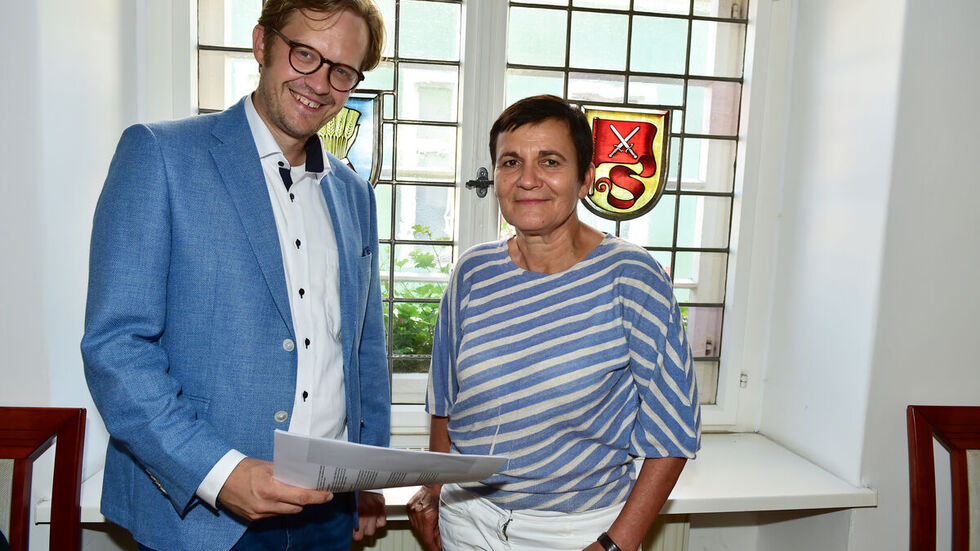 Andreas Pfeiffer (l.), Bürgermeister Stadt Senftenberg und Kathrin Winkler, Geschäftsführerin des Tourismusverbands Lausitzer Seenland.