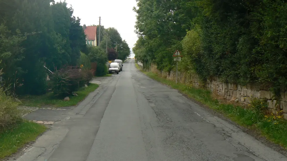 Die Kreisstraße vor der Sanierung