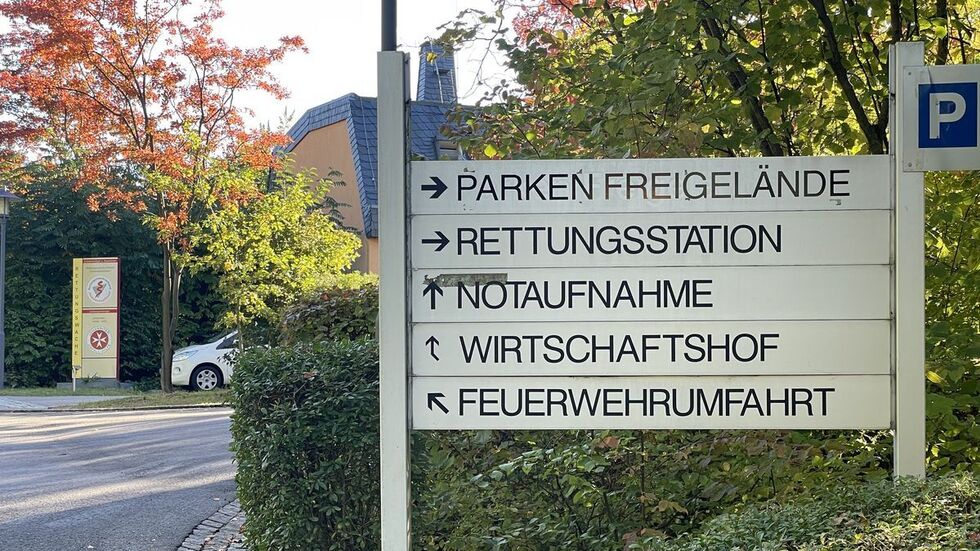 Wegweiser vor HBK in Kirchberg