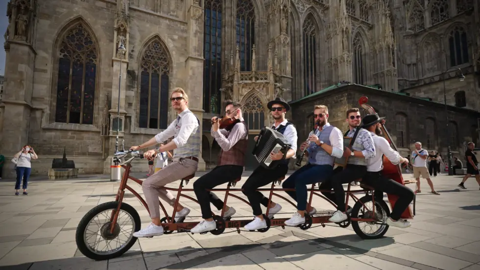 Mit dem Big Bike Orchestra am 11. August wird der
Stadtraum Bautzen selbst zur Bühne – ein mobiles Konzerterlebnis.