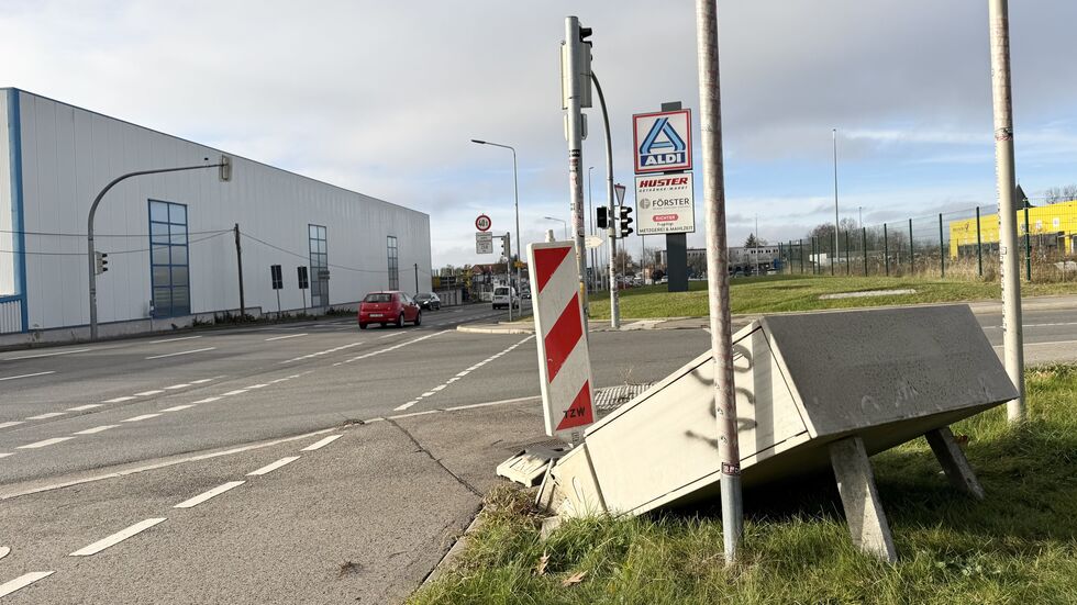 Der Schaltkasten nach dem Unfall