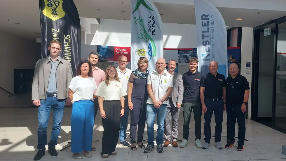 Die beiden Orga-Chefs Frank Nestler und Andreas Voigt (in weißer Kleidung des SV 04 Zwickau) konnten sich in diesem Jahr wieder auf eine große Unterstützung aus dem Sponsorennetzwerk verlassen.