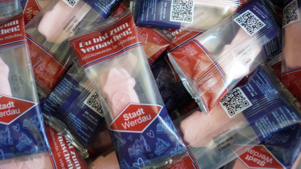 Annoncen-Uhr als Schaumzucker-Werbegeschenk Annoncen-Uhr als Schaumzucker-Werbegeschenk