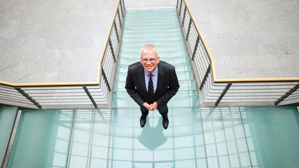 Minister Hartmut Vorjohann (CDU) im Sächsischen Finanzministerium (Archivfoto)