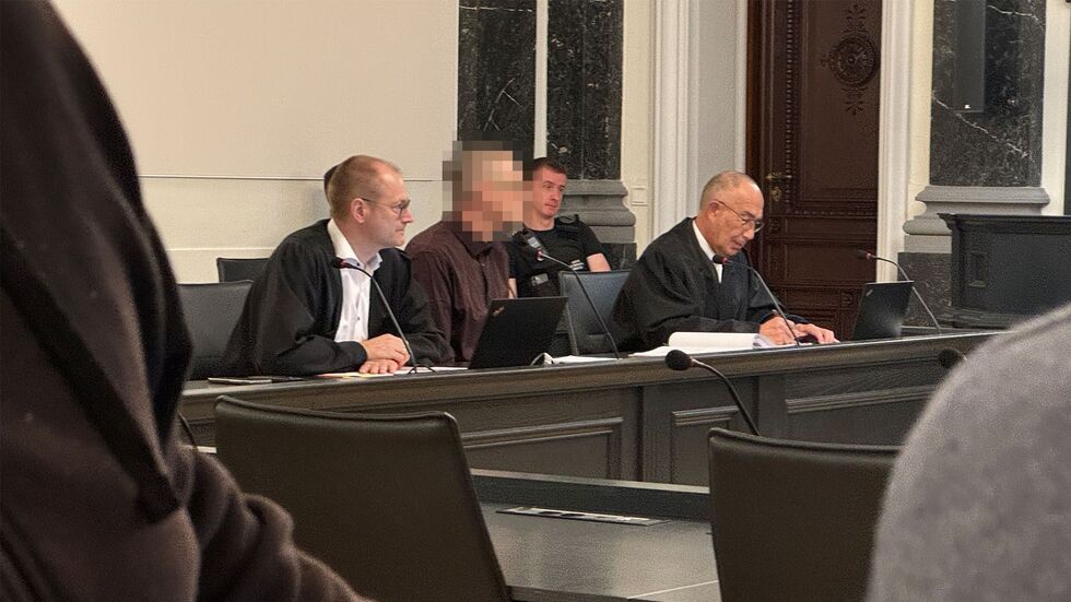 Angeklagter (unkenntlich) zum Prozessauftakt  Angeklagter (unkenntlich) zum Prozessauftakt