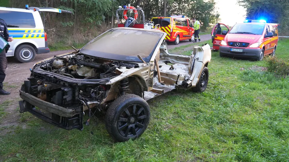 Das Fahrzeug war vollständig ausgeschlachtet.