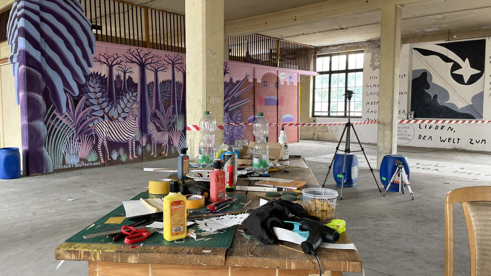 Derzeit sind die Künstler mit der Umgestaltung der Industriebrache beschäftigt. 