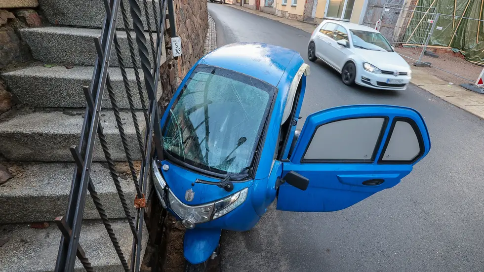Der Fahrer verletzte sich schwer.