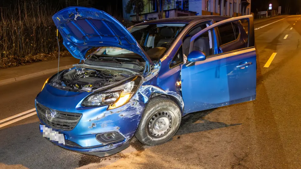 Zur Höhe des Sachschadens lagen zunächst keine Angaben vor. 