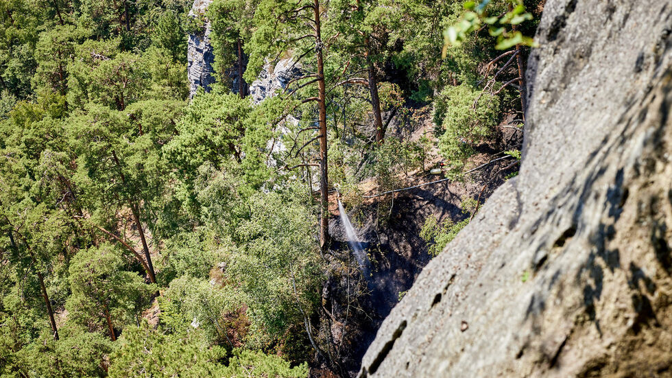 Am Dienstag wurden zunächst noch Restlöscharbeiten durchgeführt.