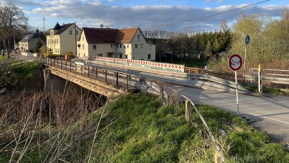 Sie war nur noch mit Vorsicht zu benutzen: die Brücke über die Pleiße in Frankenhausen.