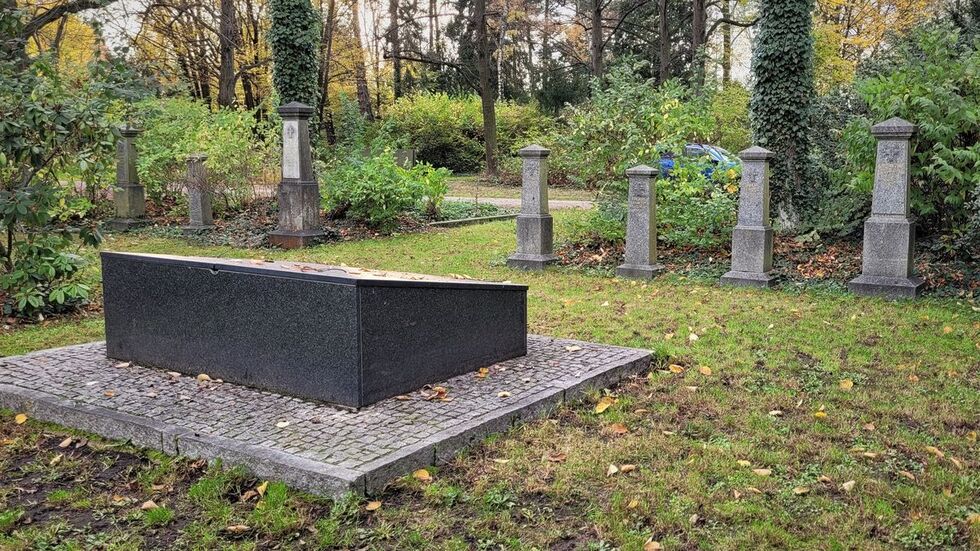 Mehr als 100 griechische Soldaten starben in Görlitz. Ihnen ist die Gedenkstätte auf dem städtischen Friedhof gewidmet. Mehr als 100 griechische Soldaten starben in Görlitz. Ihnen ist die Gedenkstätte auf dem städtischen Friedhof gewidmet.