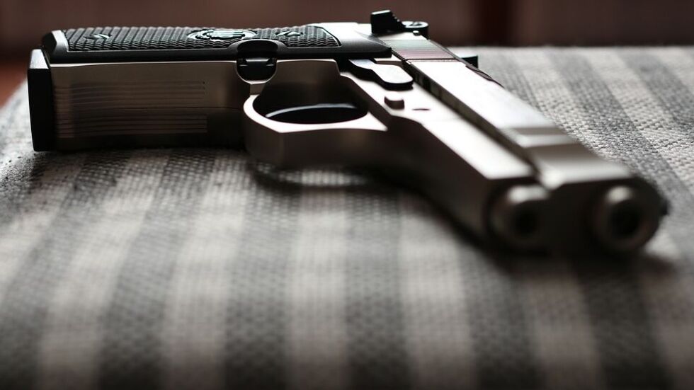 Einer der Kurden wurde mit fünf scharfen Pistolen (9 mm) erwischt (Symbolbild).