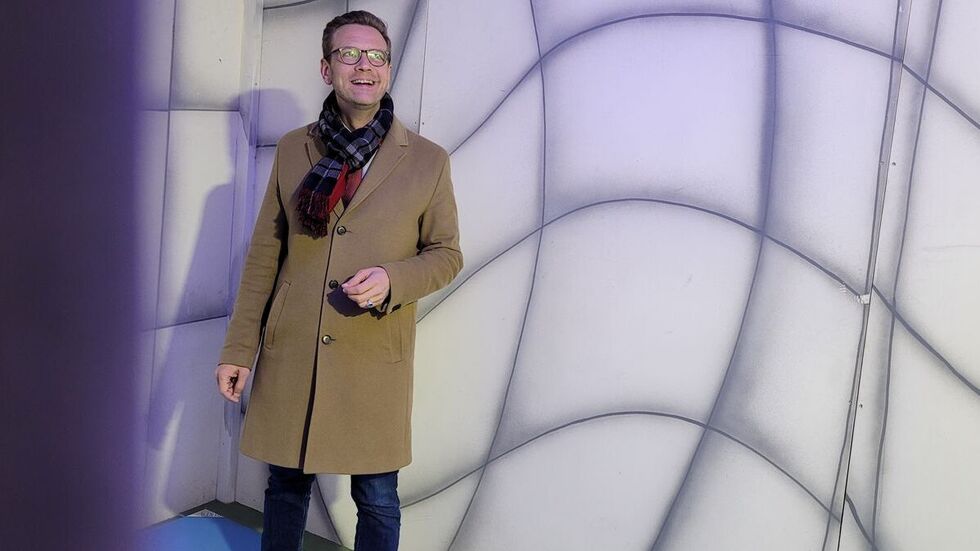 Der Intendant in der Gummizelle der Irrenanstalt