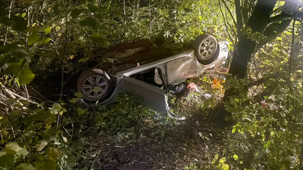 Unfall im Suff bei Hartmannsdorf: Ein Audi überschlägt sich und landet auf dem Dach. Zwei Menschen werden schwer verletzt. Der Fahrer hatte 1,7 Promille.
