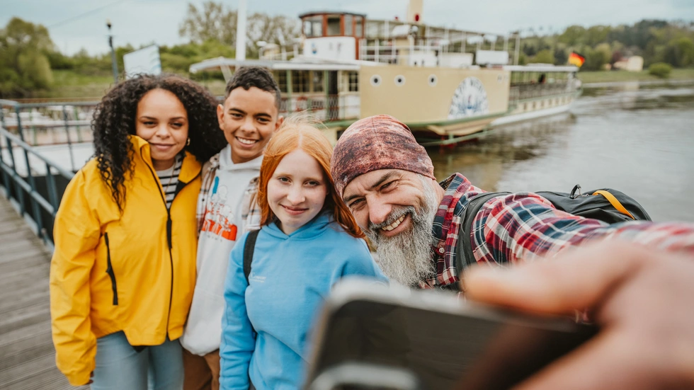 Die Dampfschifffahrt legt in Dresden ab Die Dampfschifffahrt legt in Dresden ab