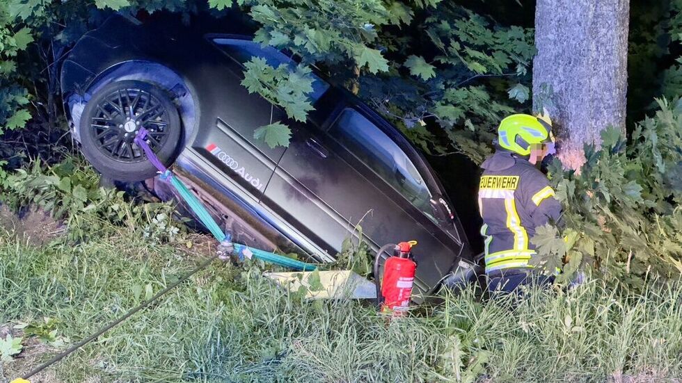 Das Auto war steckengeblieben, der Fahrer hatte sich befreien können. 