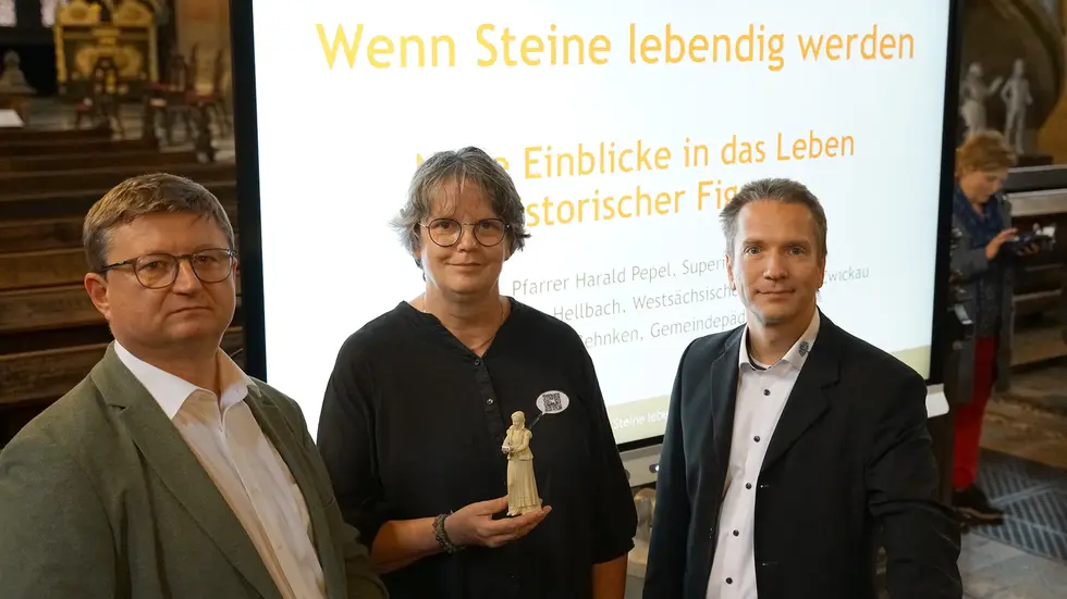 Superintendent Harald Pepel lieferte die Idee, Gemeindepädagogin Dagmar Behnken die Texte, die in den Videos gesprochen werden. Prof. Sven Hellbach betreute das Hochschulprojekt (v.l.n.r.)