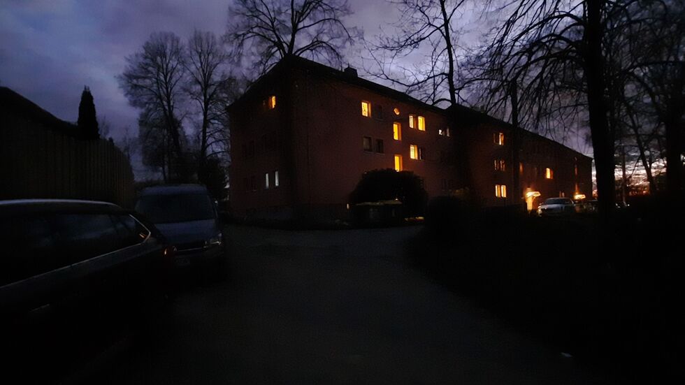 So finster ist die Zufahrt zu dem Wohnblock am Ende der Pöhlauer Straße.