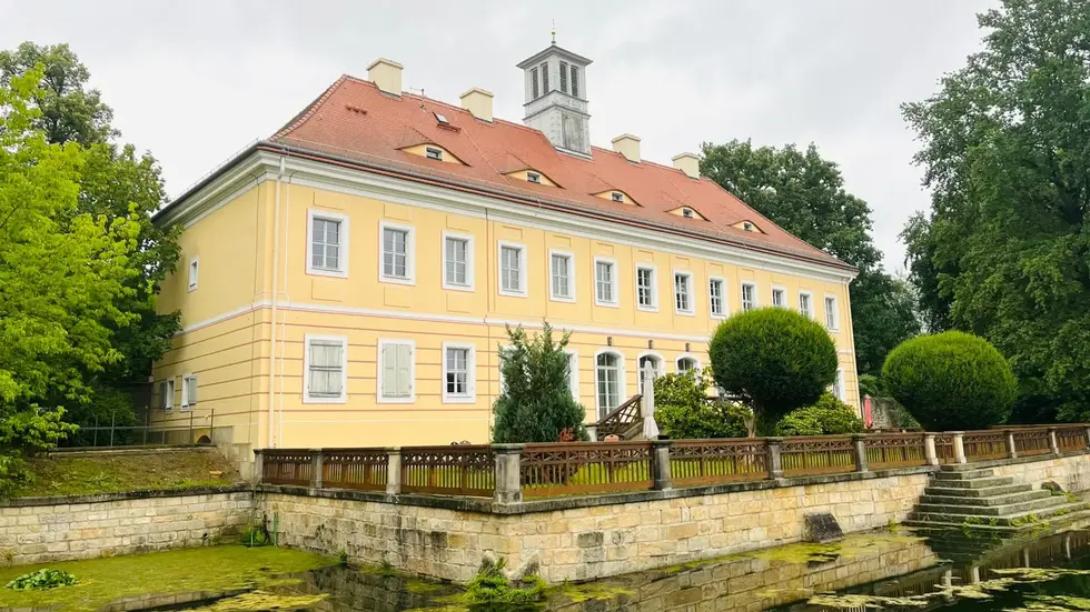 Im Jagdschloss Graupa beleuchtet eine multimediale Dauerausstellung Wagners frühe Schaffensjahre in Sachsen