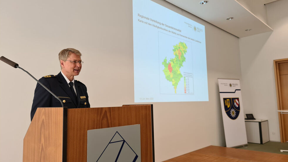 Polizeipräsident Lutz Rodig erläutert die Kriminalitätsstatistik der PD Zwickau. 