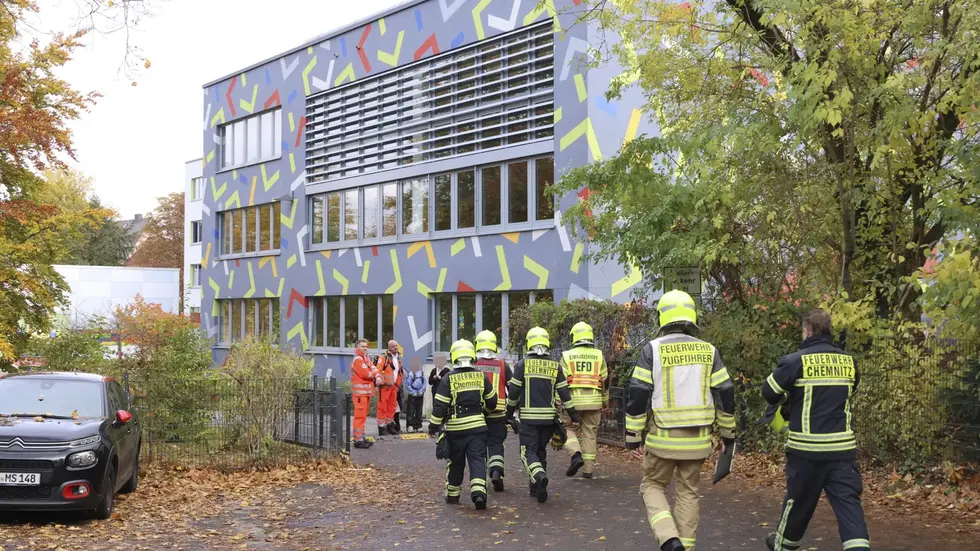Gegen 13 Uhr wurden die Einsatzkräfte zur Schule an der Stollberger Straße gerufen.
