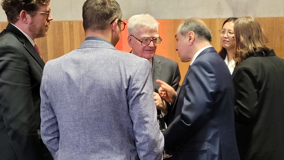 Kaufhausinvestor Winfried Stöcker im Gespräch mit dem Görlitzer Oberbürgermeister Octavian Ursu (re.) gestern auf dem Neujahrsempfang der Stadt