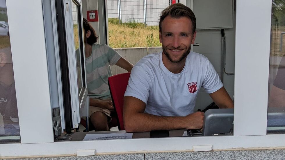 Mike Könnecke half beim Verkauf mit.