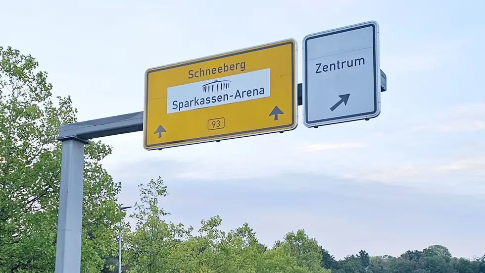 Verkehrszeichenbrücke auf der B 93/Talstraße