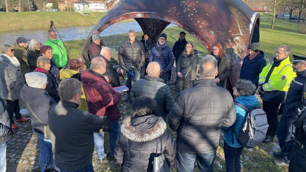 Mittwochnachmittag gab es eine Dialogveranstaltung zum Grillplatz vor Ort. 