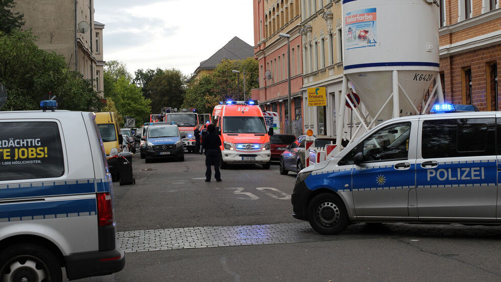 Ein Polizei-Einsatz auf der Eisenbahnstraße (Symbol). Ein Polizei-Einsatz auf der Eisenbahnstraße (Symbol).