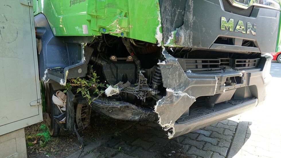 Der Lkw nach dem Crash. Der Lkw nach dem Crash.