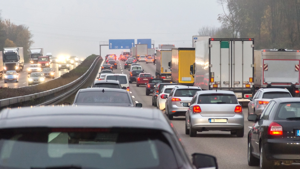 Wegen Bauarbeiten an der Chemnitztalbrücke in Glösa ist mit Stau auf der A 4 in Richtung Erfurt zu rechnen.
