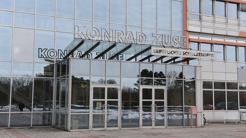 Am BSZ Konrad Zuse steht man jetzt vor verschlossenen Türen. Am BSZ Konrad Zuse steht man jetzt vor verschlossenen Türen.