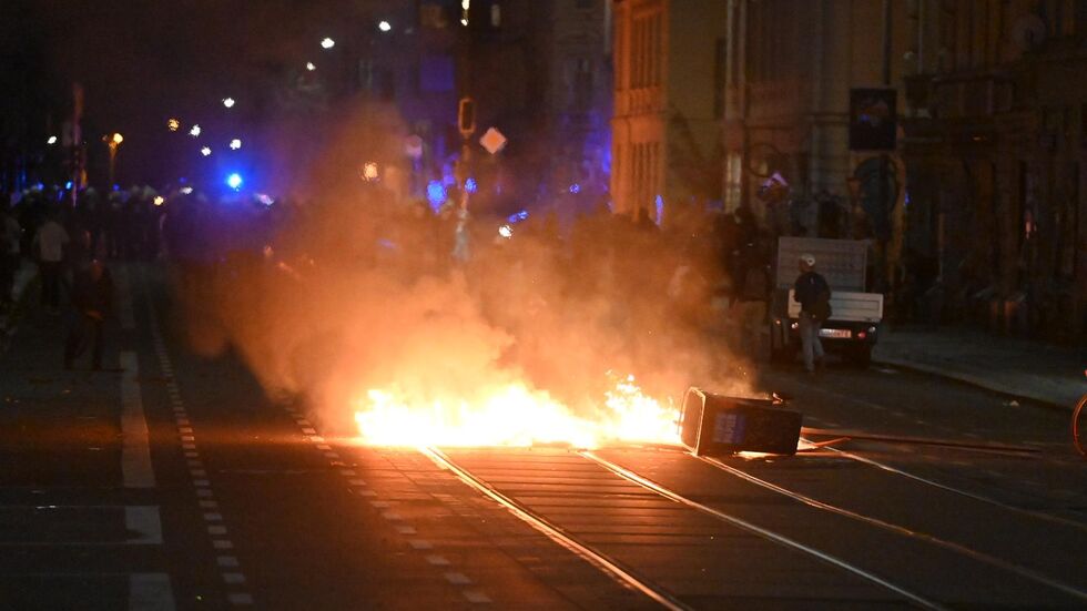 In Connewitz sind erneut Barrikaden in Brand gesetzt worden.