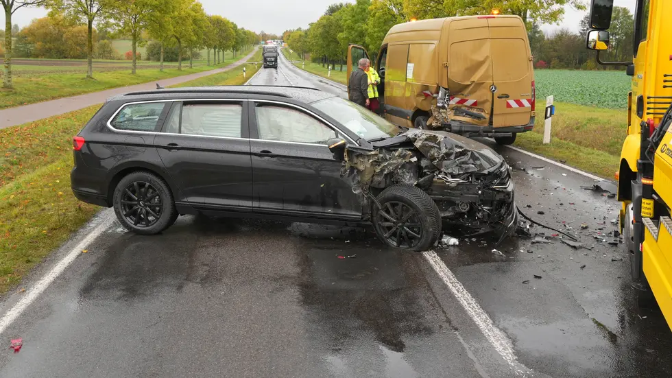 Die Unfallstelle auf der S242 nahe des Störmthaler Sees.