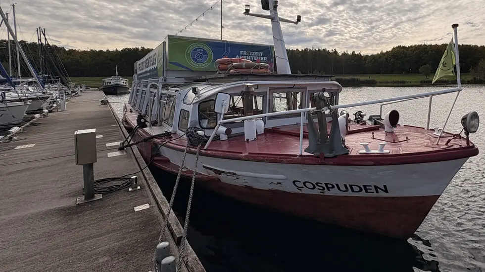 Die MS Cospuden am Hafen des Cospudner Sees.