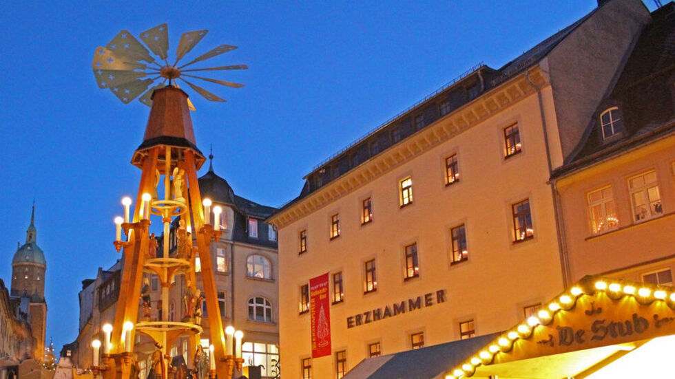 Es lichtelt im Erzgebirge - und das ist Brauch - nach dem Totensonntag und bis bis Lichtmess.