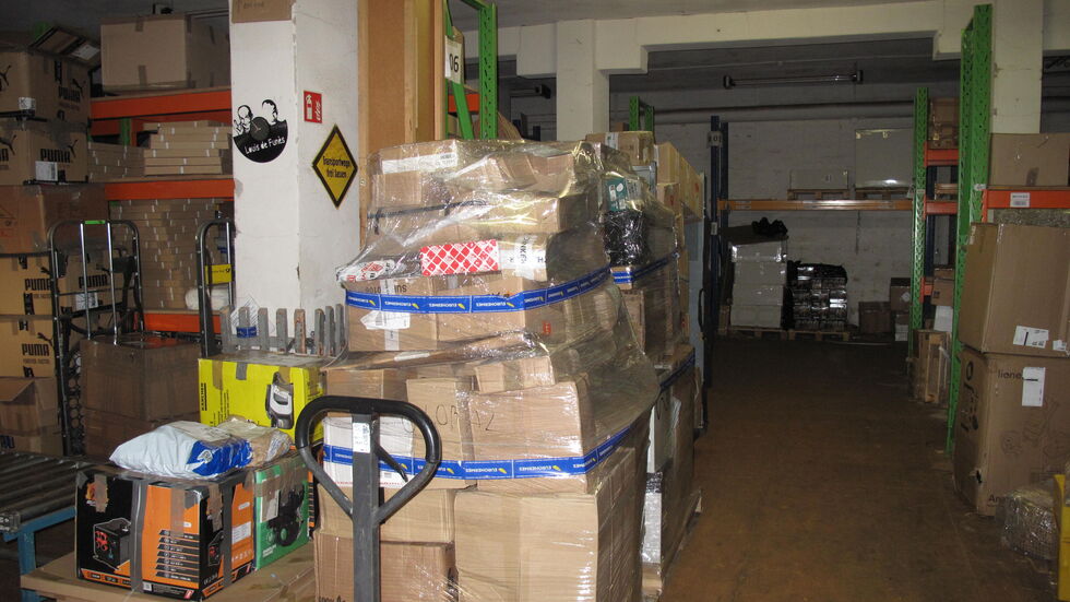 Sichergestellte Pakete mit Diebesgut