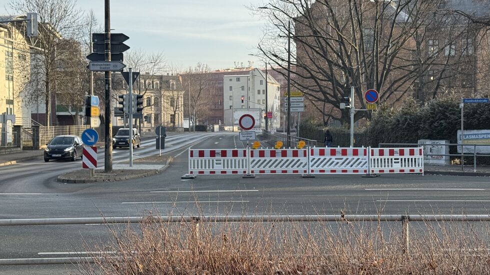 Die Straße Am Schwanenteich musste bis zum Mittag n Richtung Brückenberg gesperrt werden. 