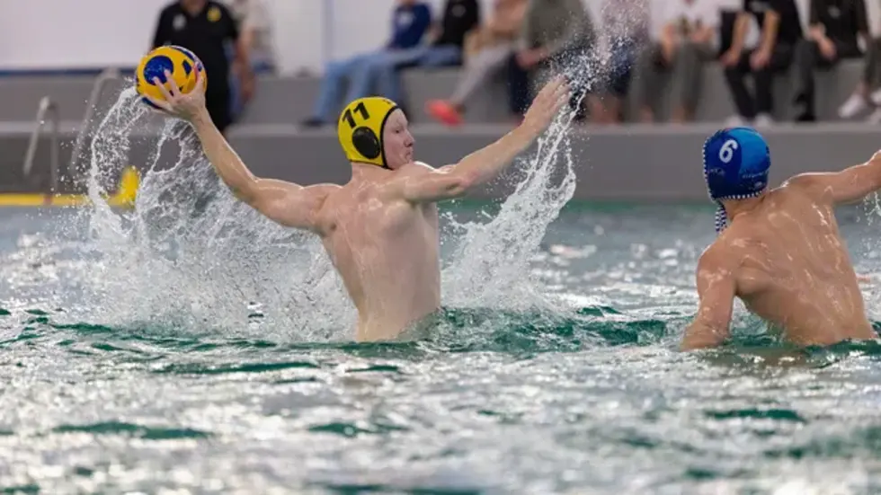 Der neunfache Torschütze Justus Schneider holt zum Wurf aus.