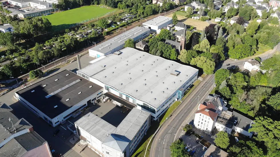 Beim Textilmaschinenbauer an der Zwickauer Straße sind 140 Mitarbeiter beschäftigt.