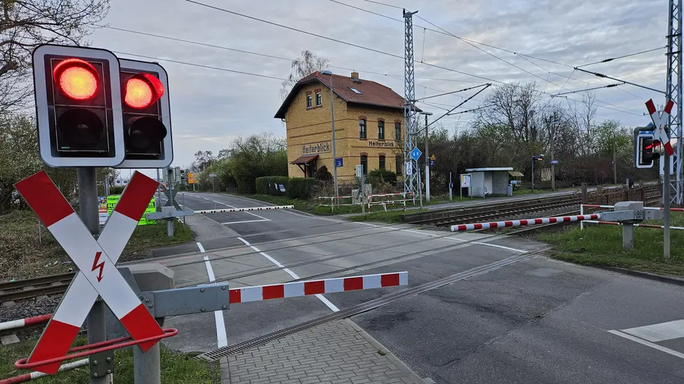Hier passierte das tragische Unglück: der Bahnübergang Wodanstraße in Leipzig-Nordost. Hier passierte das tragische Unglück: der Bahnübergang Wodanstraße in Leipzig-Nordost.